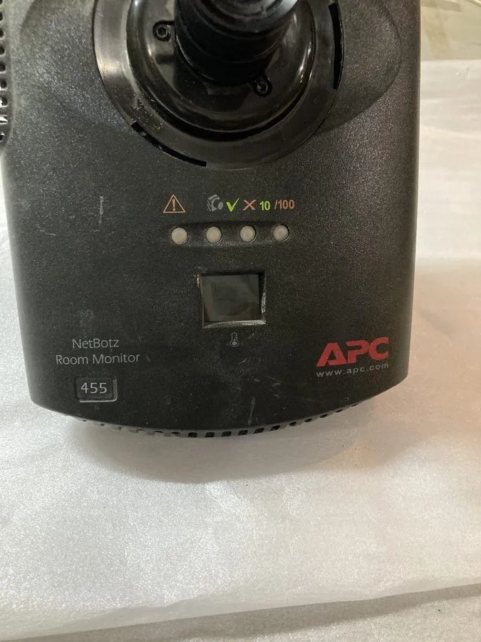 Стойка/шкаф APC NetBotz Room Monitor 355 Security Camera NBWL0355