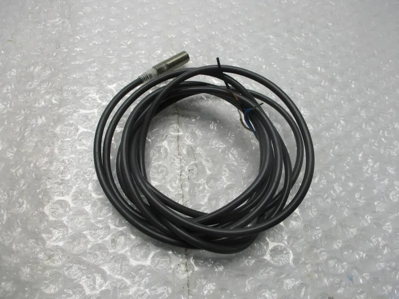 Датчик приближения OMRON E2E-X1R5F1 PROXIMITY SENSOR M8 PNP PLC