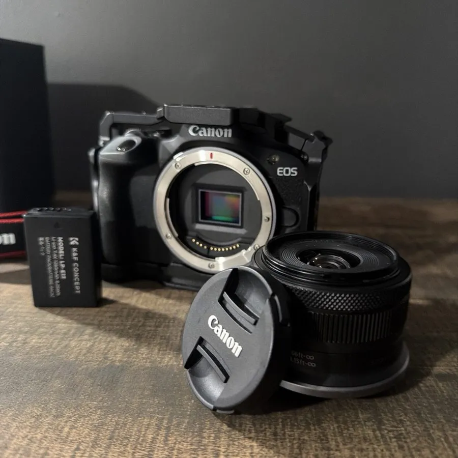 Фотокамера Canon EOS R50 Mirrorless Camera RF-S 18-45mm 24.2MP Touchscreen Black — фото лота 1