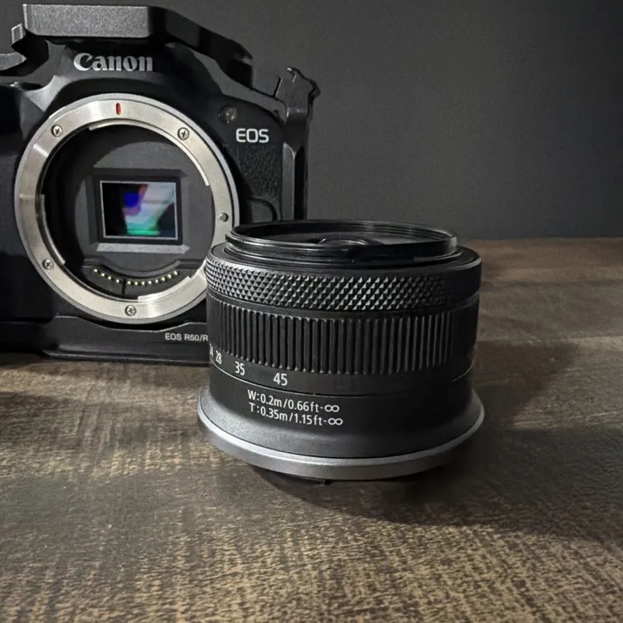 Фотокамера Canon EOS R50 Mirrorless Camera RF-S 18-45mm 24.2MP Touchscreen Black — фото лота 2