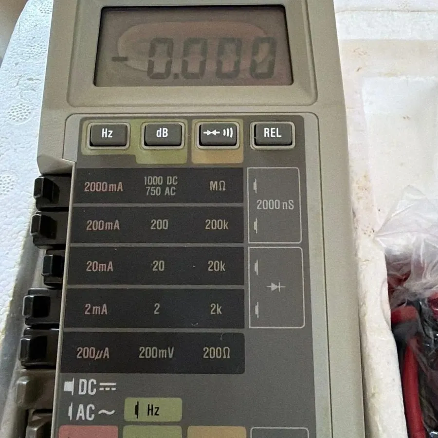 Мультиметр FLUKE 8060A TRUE RMS MULTIMETER W/ LEADS . 3