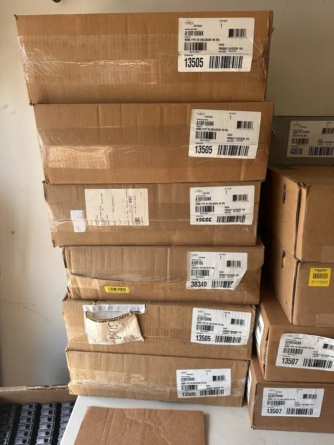 Монтажный шкаф nVent Hoffman A18R186NK NEMA 3R Electrical Enclosure 18x18x6 — фото лота 1