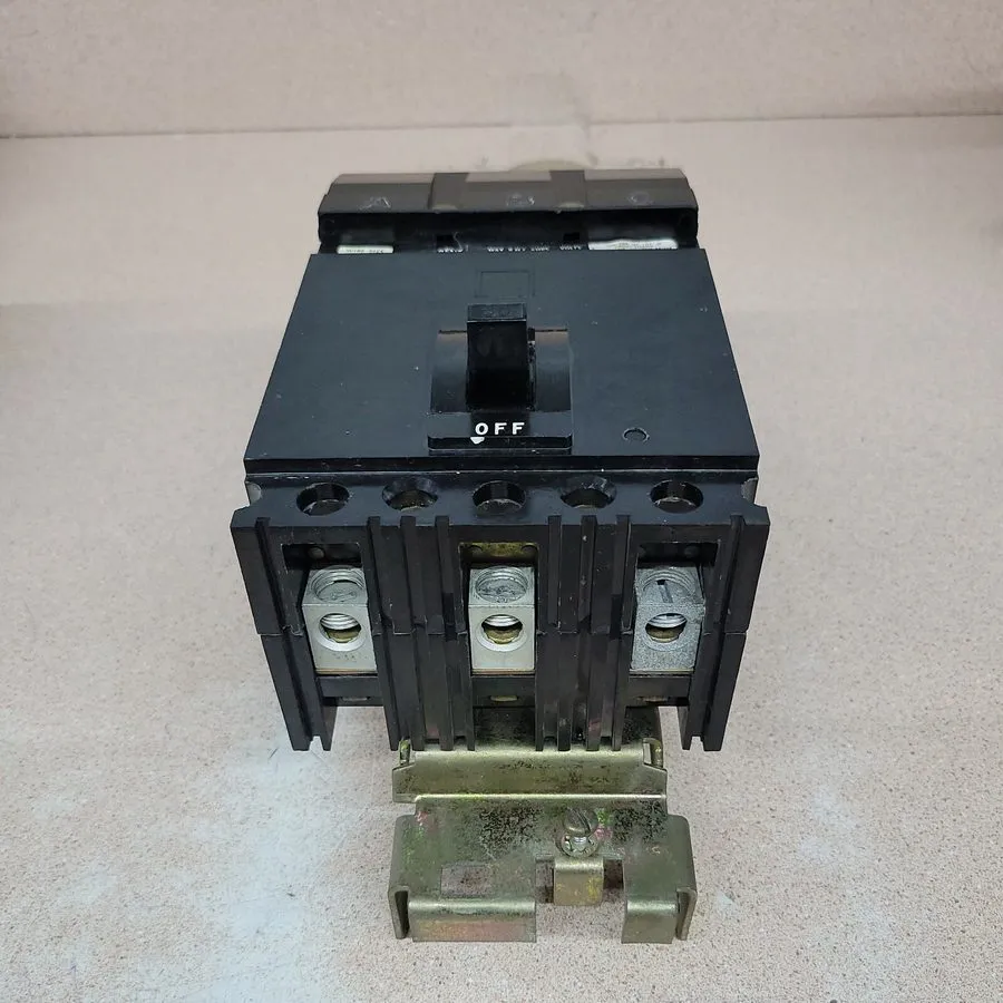 Автоматический выключатель Square D FA34030 Circuit Breaker 30A 3 Pole 480V 3P 3