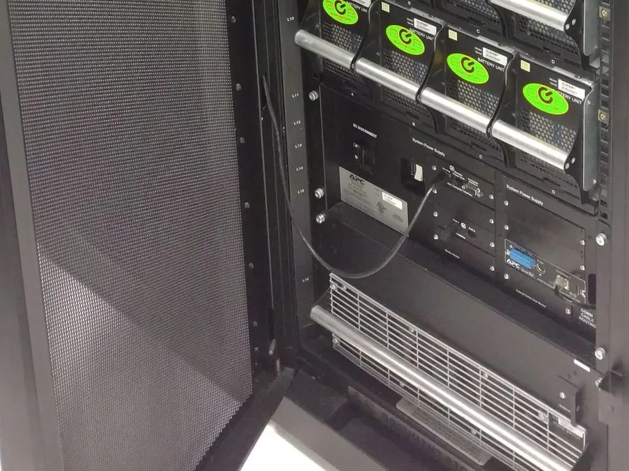 ИБП APC Symmetra PX SY10K40F 10KVA 3-Phase Modular UPS 208V — фото лота 2