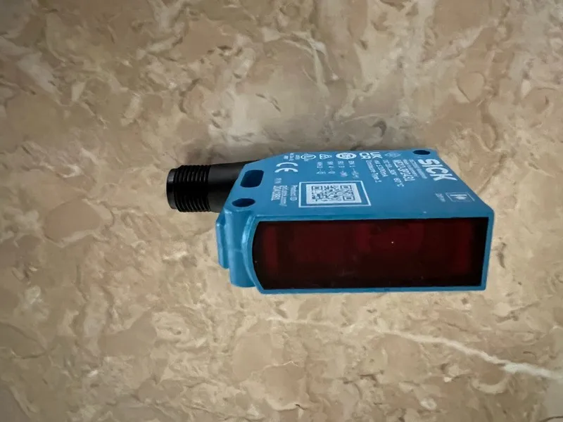 Фотоэлектрический датчик SICK WE12-3P2431 PHOTOELECTRIC SENSOR 10-30VDC VISIBLE