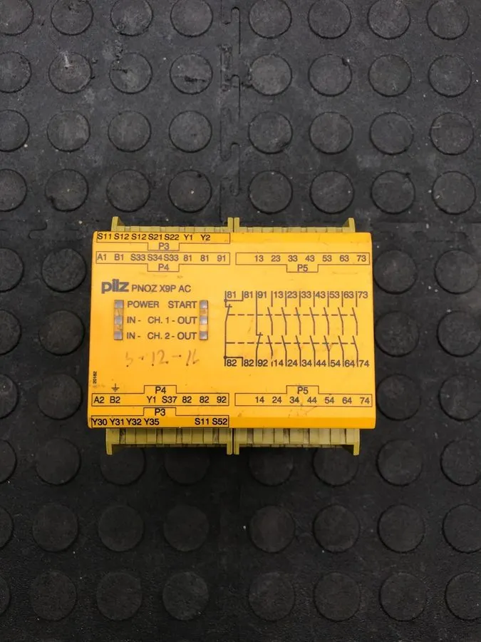 Реле безопасности PILZ 777606 PNOZ X9P Safety Relay 24VDC 100–240VAC 7NO 2NC