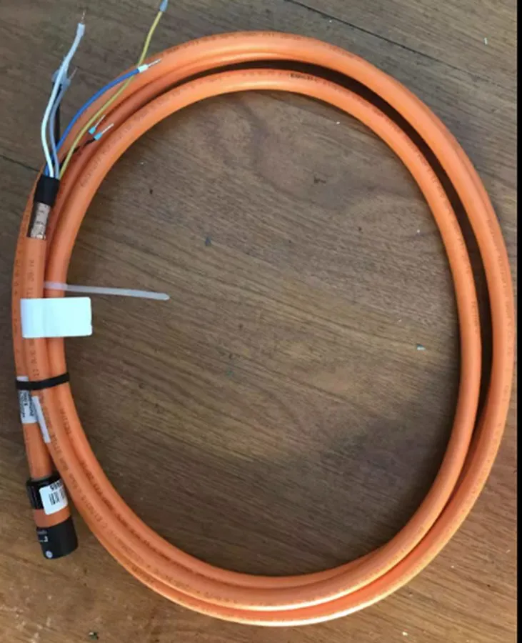 Серводвигатель BECKHOFF ZK4704-0421-2030 Servo Motor Cable