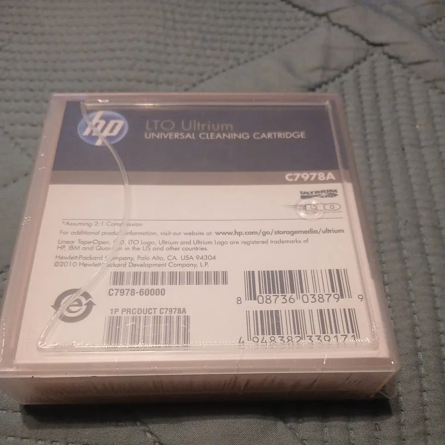 Ленточный привод HPE LTO Ultrium Universal Cleaning Cartridge (C7978A) — фото лота 1