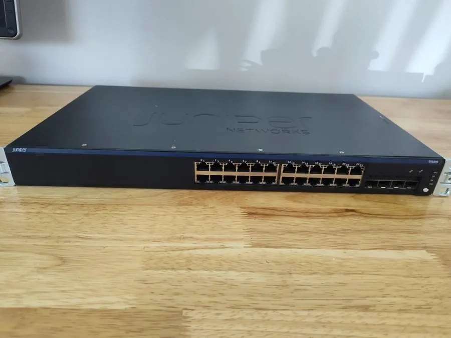 Коммутатор Juniper EX2200 24-Port Gigabit Network Switch with 4 SPF+ 1/10G Uplin