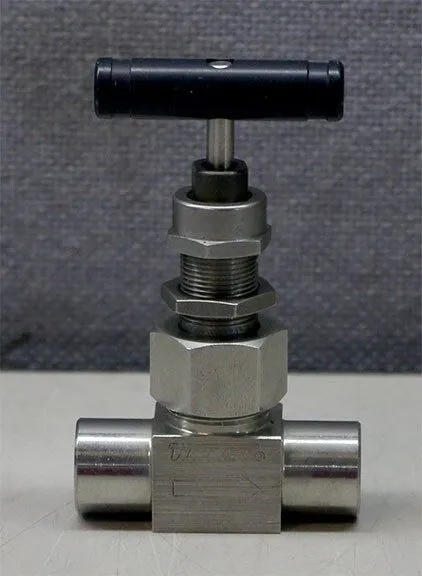 Клапан Swagelok Whitey SS-3NTRF4 ¼” Stainless Steel Bonnet Needle Valve
