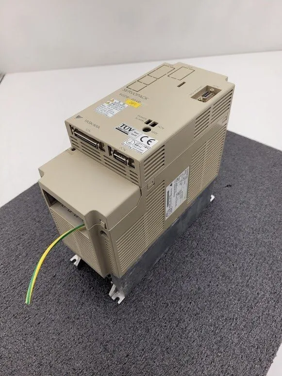 Сервопривод Yaskawa SGDB-05VD Servopack Servo Drive 200-230VAC 0-230VAC 3PH 0.60