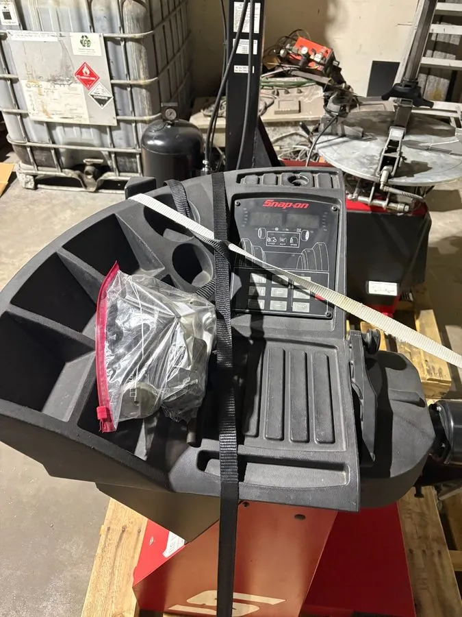 Шиномонтажный станок Snap-On Tire Changer Machine EEWH312A & Motorcycle Hand Spi — фото лота 1