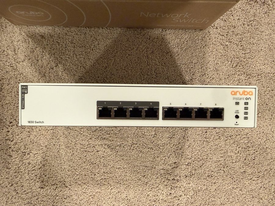 Коммутатор Aruba Instant On 1830 Switch JL811A 8-Port PoE