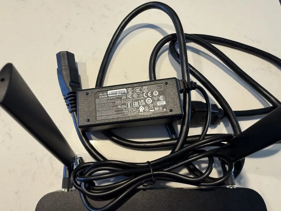 Маршрутизатор Cisco Meraki Z4C Wi-Fi 6 Router Modem Combo 5-Port Ethernet (Z4C-H — фото лота 1