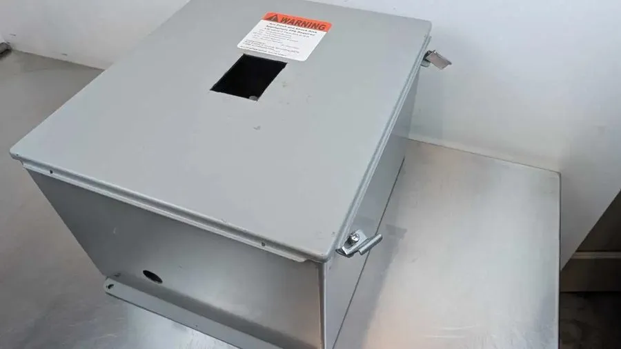 Монтажный шкаф Hoffman A161410CH Enclosure and Backplate Hinge W/Clamps 16x14x10