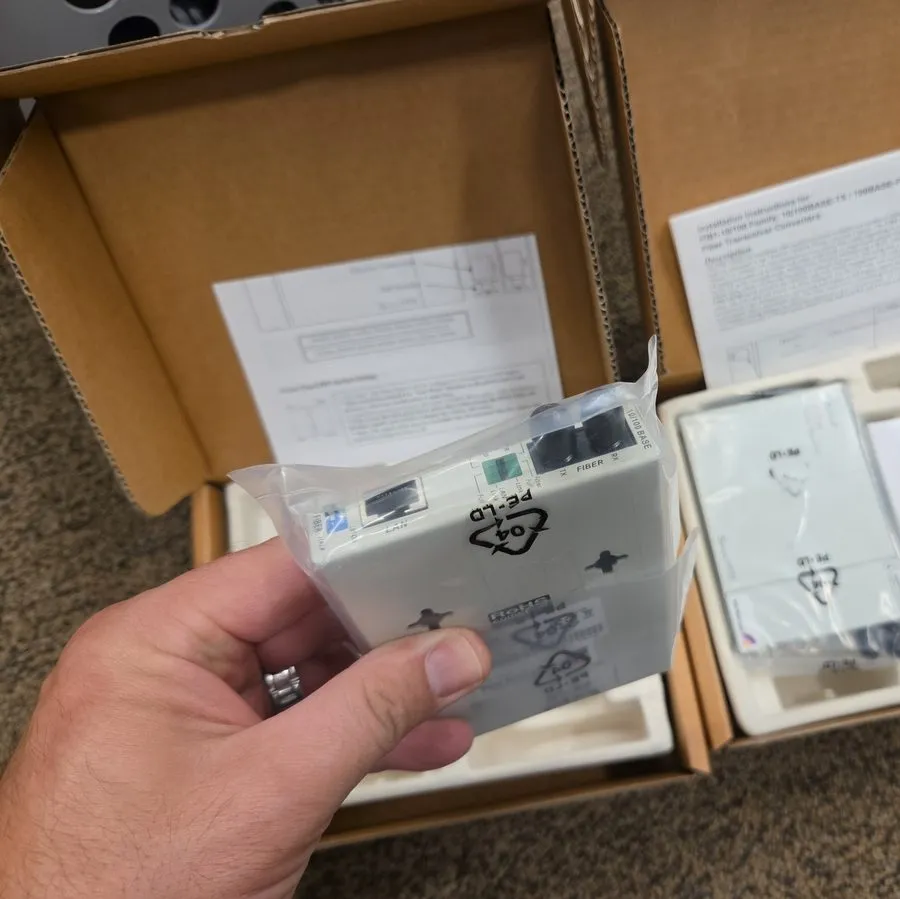 Медиаконвертер StarTech 10/100 Mbps Fiber to Ethernet Converter RJ45 #ET90110SC