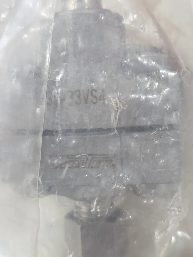 Клапан BOX OF 2 SWAGELOK SS-33VS4 STAINLESS STEEL VALVE 1/4"
