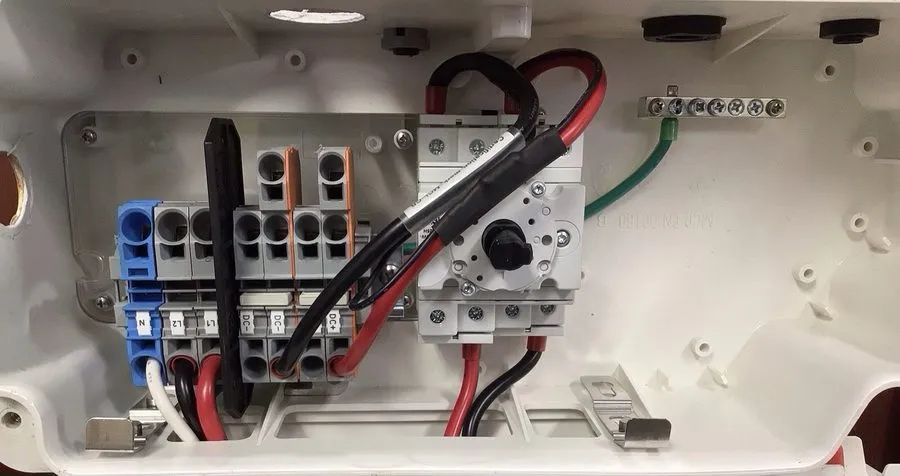 Инвертор SolarEdge HD-Wave SE11400H-US 11400W Grid-Tie Inverter DC Safety Switch — фото лота 2