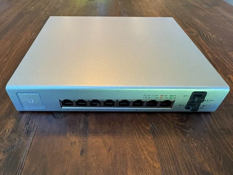 Коммутатор Ubiquiti US-8-150W 8-Port UniFi Switch, Managed PoE+ Gigabit Switch