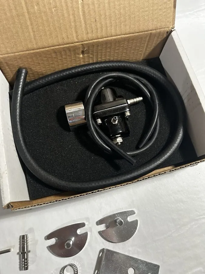 Трубопроводная арматура Turboworks Fuel Pressure Regulator FPR001 Black With Hos — фото лота 2