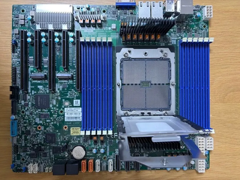 Модуль памяти Supermicro H13SSL-NT SP5 + AMD EPYC 9555 QS 64C128T DDR5 10GbE Com