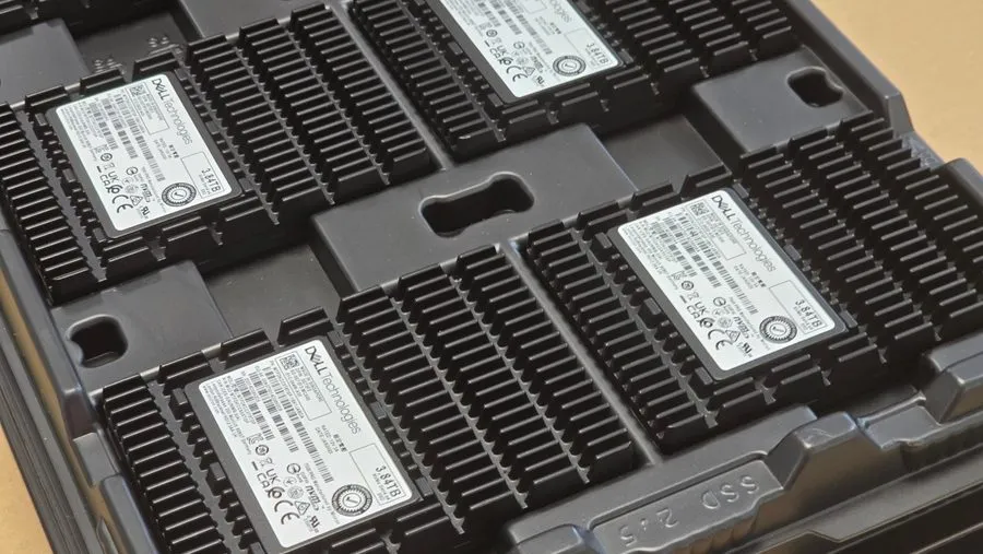 SSD-накопитель MTFDKCC3T8TGP Micron 7500 PRO 3.84TB U.3 PCI-e 4.0 NVMe 2.5" TLC 