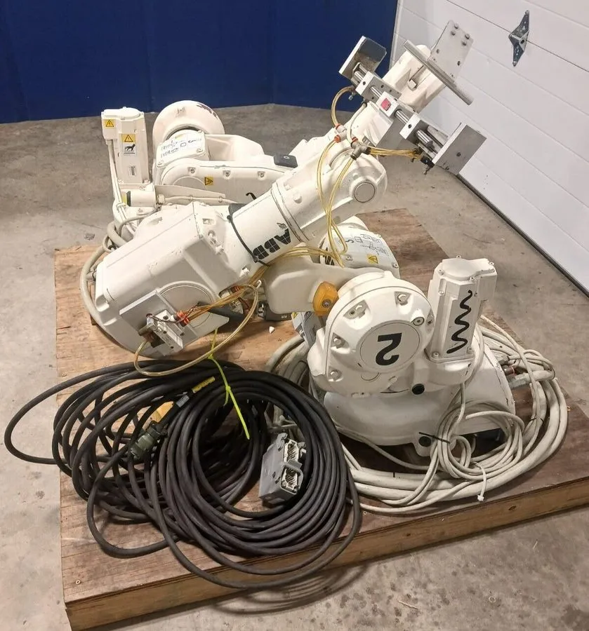 Робот ABB IRB 2600 M2004 Robot w/ IRC5 Controls, Missing Cable Set