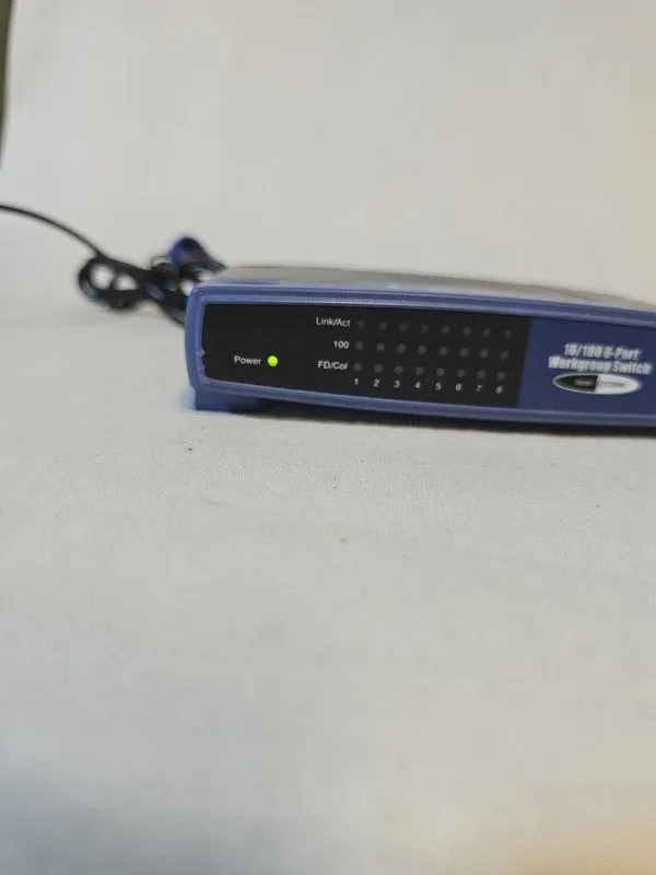 Коммутатор Linksys EtherFast 10/100 8-Port Workgroup Switch Model EZXS88W