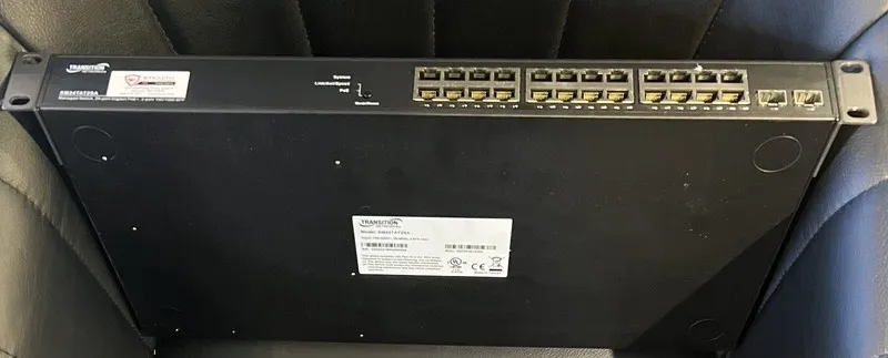 IIoT-устройство Lantronix SM24TAT2SA 24 Port Gigabit PoE+ Smart Managed Switch 3