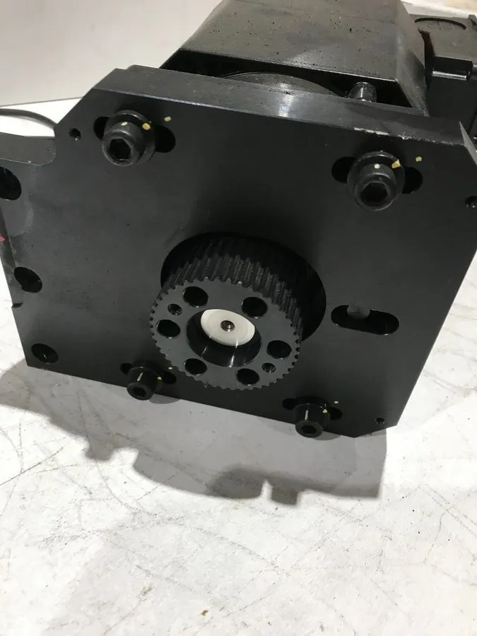 Серводвигатель FANUC A06B-1404-B103 AC Servo Motor A12/1000 — фото лота 2