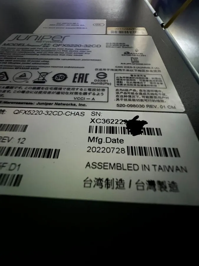 Коммутатор Juniper QFX5220-32CD-AFO 32 port 400G QDD switch