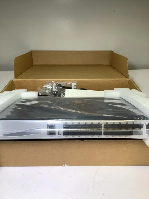 Коммутатор D-Link DGS-3130-30S 30-Port Stackable Managed Gigabit Switch — фото лота 1