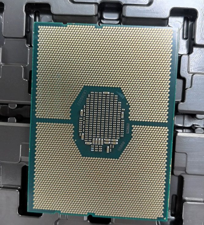 Сервер Intel Xeon Gold 6240 2.6GHz SRF8X 18‑Core FCLGA3647 Cascade Lake Server C