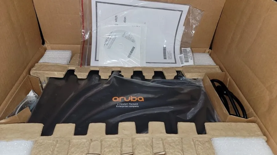 Коммутатор R8N87A HPE Aruba 6000 24G CL4 PoE 4SFP 370W Switch