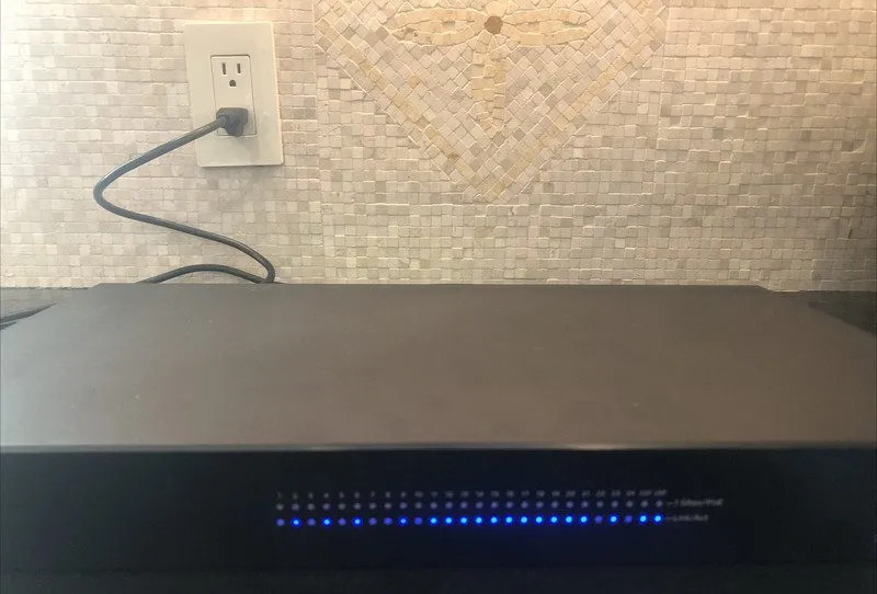 Коммутатор Araknis AN-210-SW-R-24-POE Gigabit POE Network Switch 24 Port Rackmou