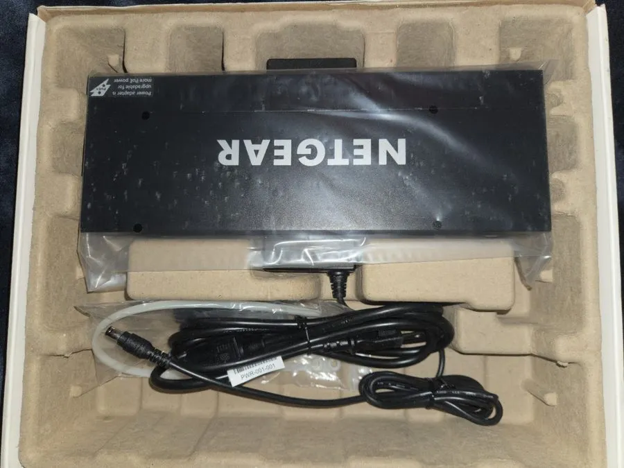 Коммутатор Netgear Switch GS316P 16-Port Gigabit PoE+ Unmanaged 115W FlexPoE — фото лота 1