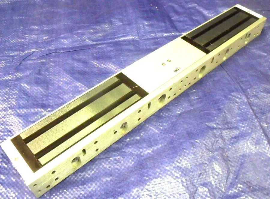 Оборудование видеонаблюдения RCI 8320-SCS/DSSx28 MultiMag Electromagnetic Lock — фото лота 1