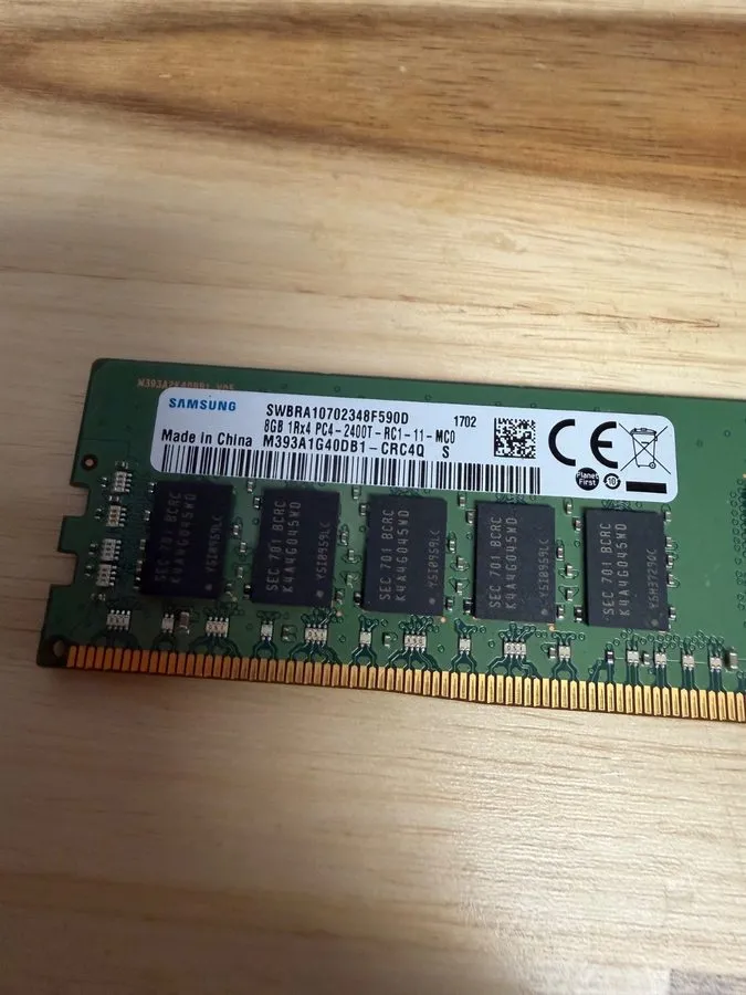 Модуль памяти Samsung 8GB DDR4-2400 ECC Registered RDIMM 1Rx4 M393A1G40DB1-CRC4Q — фото лота 1