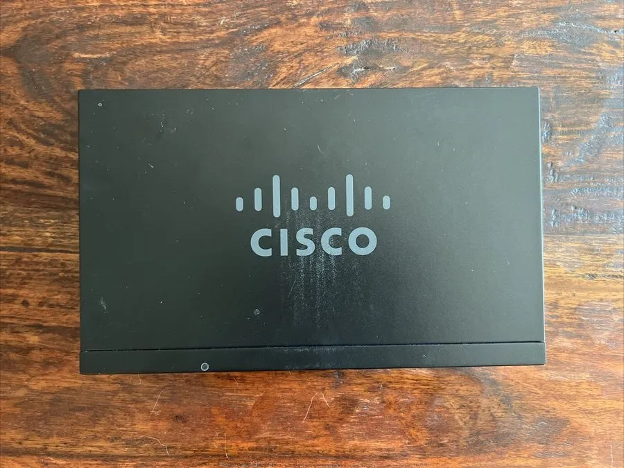 Коммутатор Cisco Compact 24-Port Gigabit Unmanaged Network Switch SG112-24