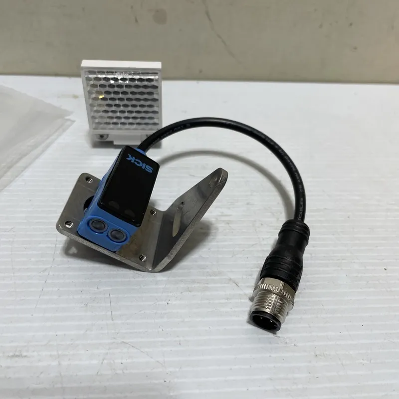 Фотоэлектрический датчик SICK HL18-P4B3AA PHOTOELECTRIC SENSOR EYE 1084038