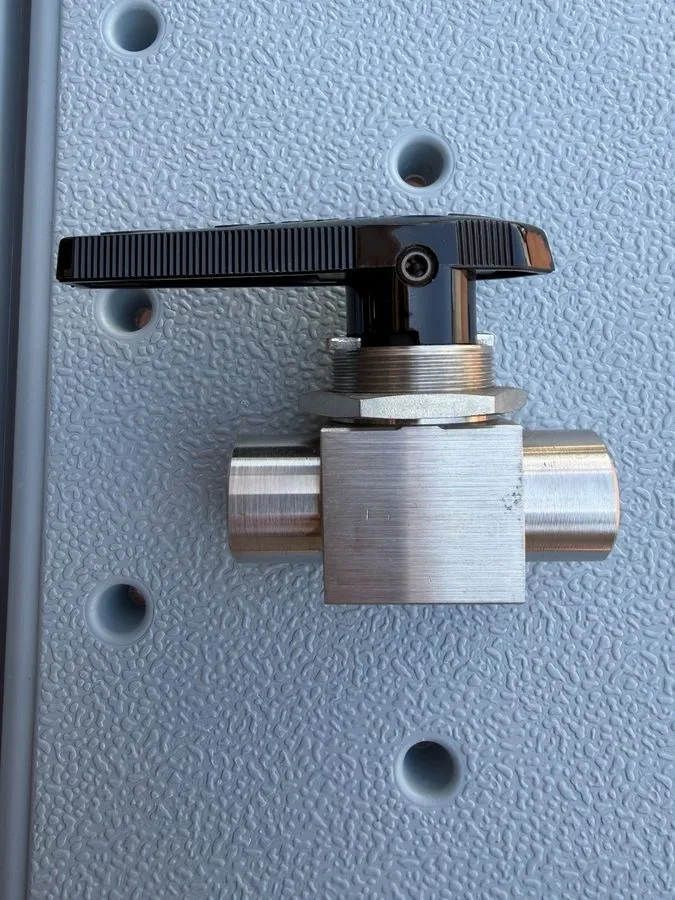Клапан Whitey SS-45F8 Stainless Steel Ball Valve 1/2" NPT 2500 PSI