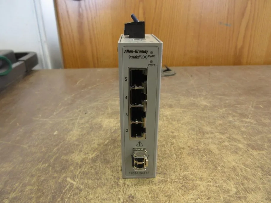 Коммутатор Allen-Bradley Stratix 2000 Ethernet Switch 1783-US4T1F Ser. B RJ-45 P