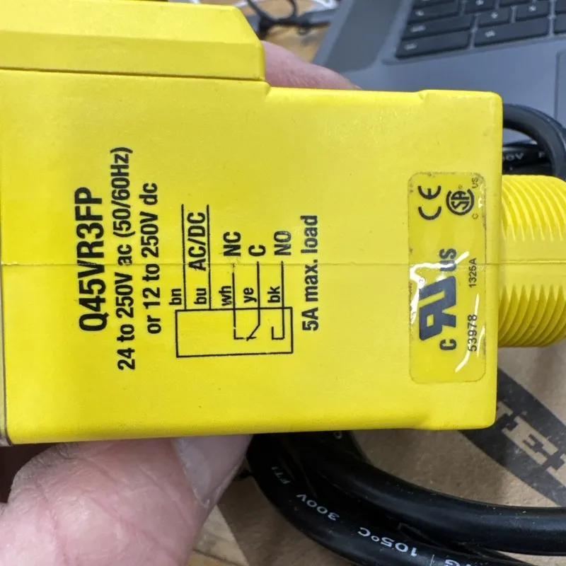 Фотоэлектрический датчик BANNER Q45VR3FP Photoelectric Sensor 24-250VAC 12-250VD — фото лота 2