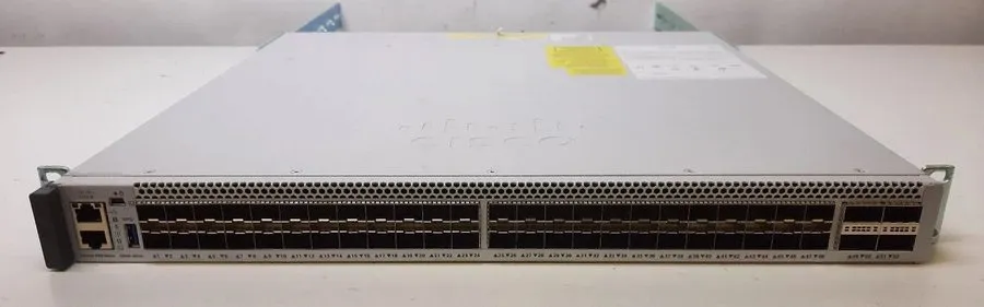 Коммутатор C9500-48Y4C-A Cisco 9500 48-Port 25G SFP28 4x100G QSFP28 Network Swit