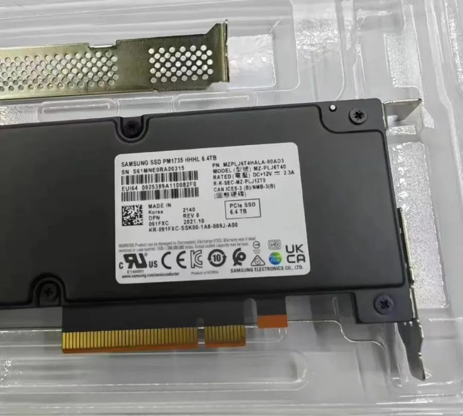SSD-накопитель Dell Samsung PM1735 6.4TB SSD PCIE 4.0 NVME MZ-PLJ6T40 MZPLJ6T4HA