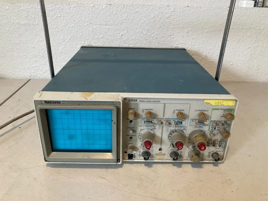 Осциллограф TEKTRONIX 2213A ANALOG OSCILLOSCOPE 250VAC