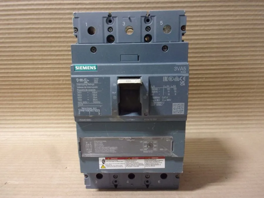 Автоматический выключатель Siemens 400 Amp Circuit Breaker 3P 600 VAC 3VA5340-6E