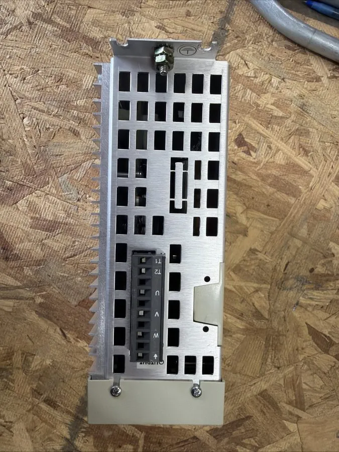 Сервопривод Lenze AC Tech E94R040Y2NRM534 Servo Drive Digital Servo 941 Resolver — фото лота 2