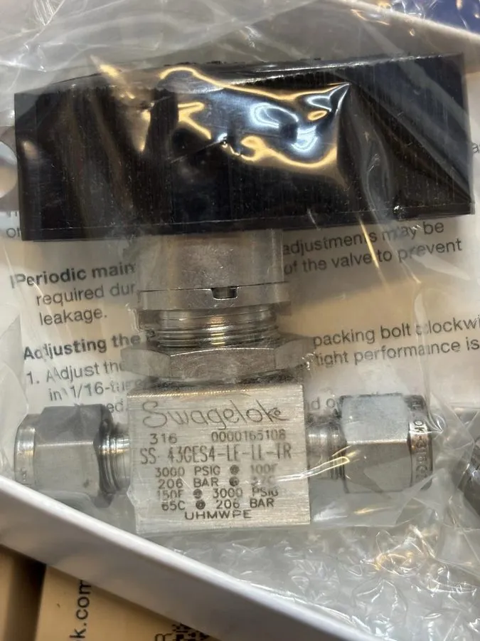 Клапан Swagelok SS-43GXS4 Three way ball valve shipping