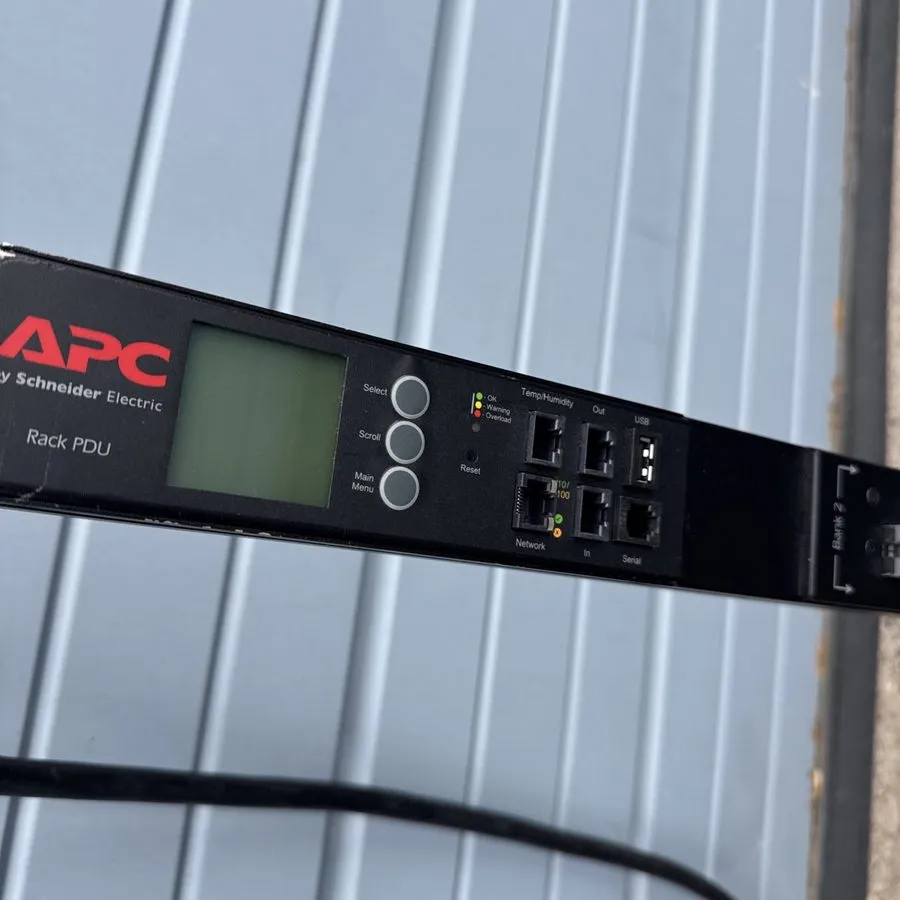 Блок розеток PDU APC AP8841 NetShelter Rack PDU Metered 0U 5.0kW 200V/208V 30A C — фото лота 1